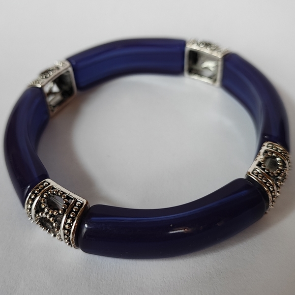 Navy Blue Lucite Curved Stretch Bracelet Vintage Silver Metal Beads NEW - Picture 2 of 9